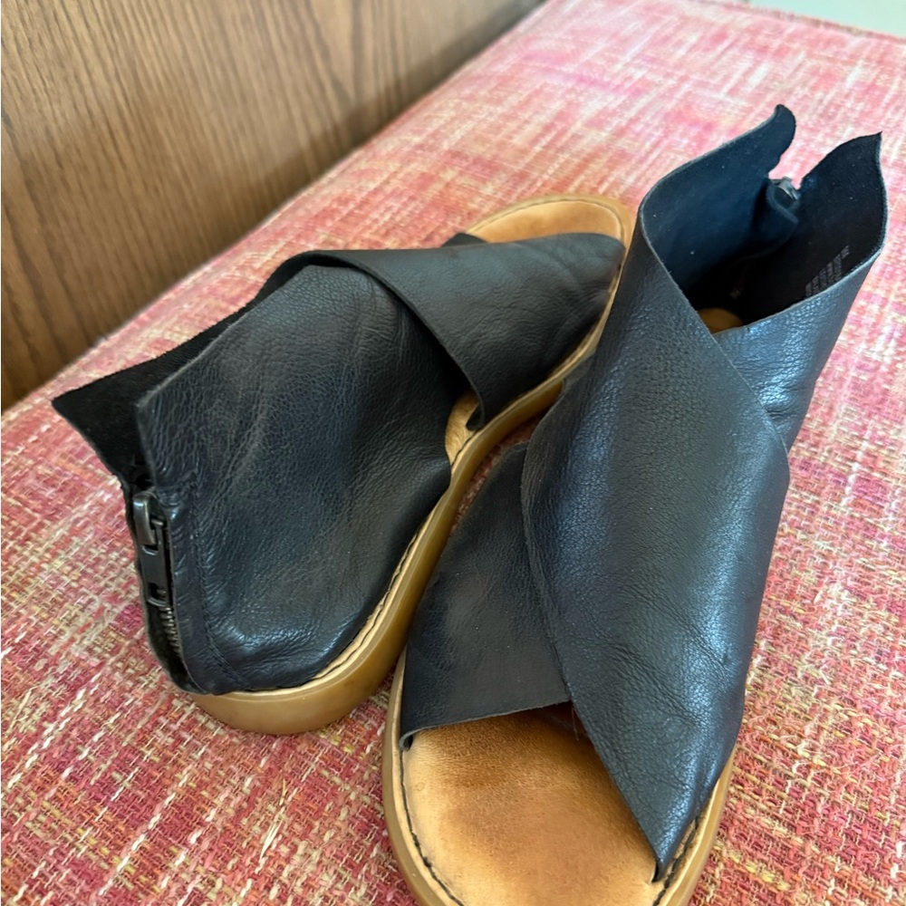 Born Black and Tan Sandals with Stylish Comfort